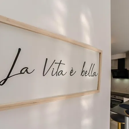 Apartment La E Bella